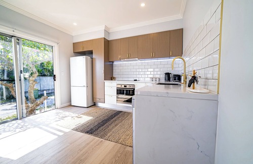 Central Coast Casa | Lakeside Sanctuary - Central Toukley