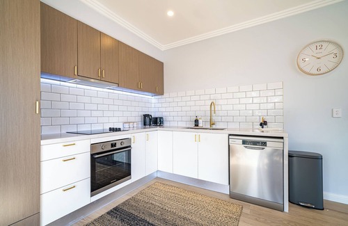Central Coast Casa | Lakeside Sanctuary - Central Toukley