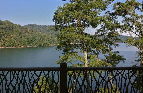 Cullowhee Casa | Lujosas vistas al lago Glenville Lodge-Increíbles / muelle grande / ¡Perfecto para familias!