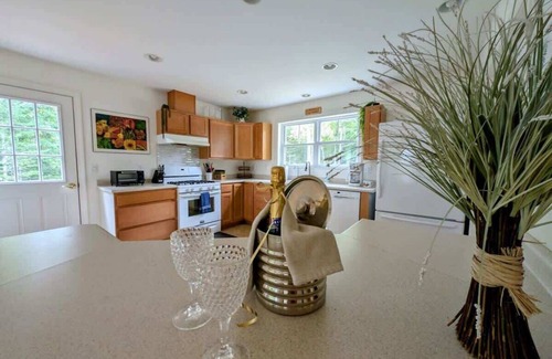 Mariaville Casa | Lakeside Serenity Cabin, watersports, Family