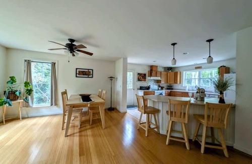 Mariaville Casa | Lakeside Serenity Cabin, watersports, Family