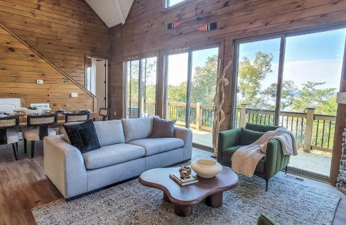 Sevierville Casa | Lakeside Serenity