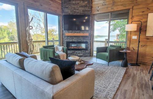 Sevierville Casa | Lakeside Serenity