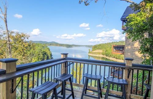 Sevierville Casa | Lakeside Serenity