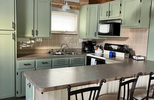 Williamstown Cabaña | Lakeside Serenity Retreat