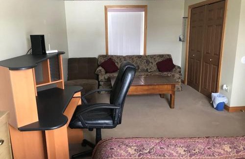 Presque Isle Apartamento | Lakeside Snowmobile - Ski Villa, 4BR 2BA, sleeps 10