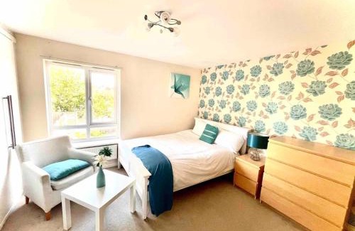 West Thurrock Apartamento | Lakeside Spacious 3 Bedroom House
