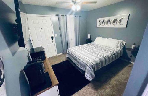 Lake Ozark Casa | Lakeside Stay For Two By Wet Feet Retreats