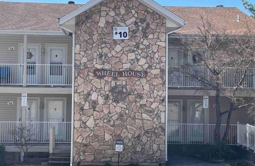Lake Ozark Casa | Lakeside Stay For Two By Wet Feet Retreats