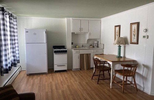Ashland Casa | Lakeside Suite with full Kitchen