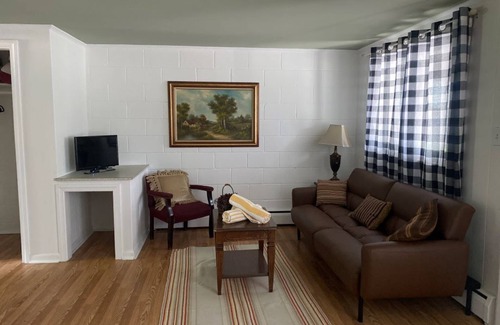Ashland Casa | Lakeside Suite with full Kitchen
