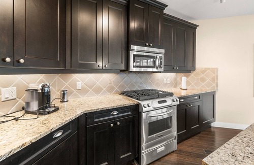 Westbank Condominio | Lakeside View, Spacious 3-bedroom condo @ Barona Beach Resort in West Kelowna.