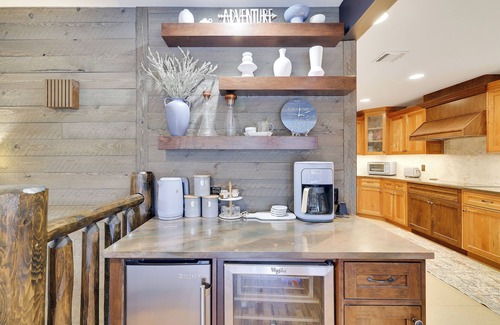 Lake Ariel Chalet De Esquí | Lakeside Villa – Lakefront Luxury in The Hideout / 5BR, 3BA, Sleeps 13