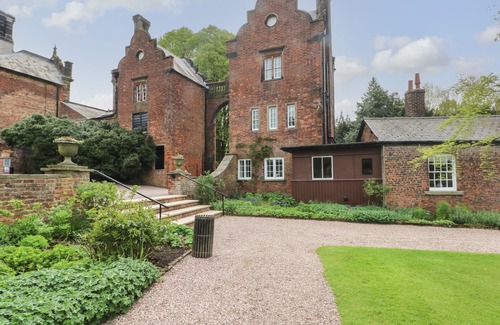 Macclesfield Cabaña | Lakeside Village Lodges & The Potting Shed