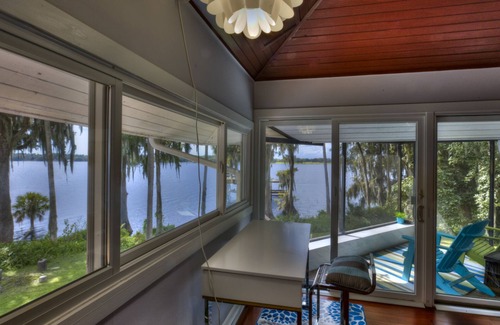 DeLand Casa | Lakeside w/private dock! Beaches 45 mins / Orlando MCO 1 hour / Ocala NF 15 mins