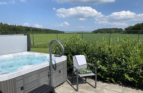 Hollandscheveld Villa | Lakeside Wellness Bungalow with Hot Tub