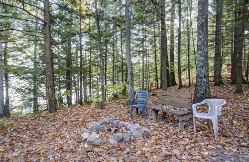 Lac du Flambeau Cabina | Lakeside Wisconsin Northwoods Cabin w/private dock. Pet friendly