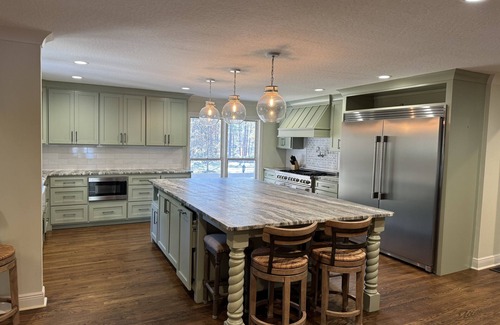 Hattiesburg Casa | Lakeside with a pool, zip line, horse shoe pit, kayaks. Large gathering spaces
