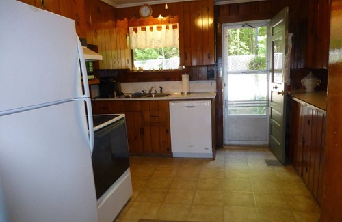 Warren Casa | ¡Recientemente renovado! Lakeside Year Round House en la orilla del agua