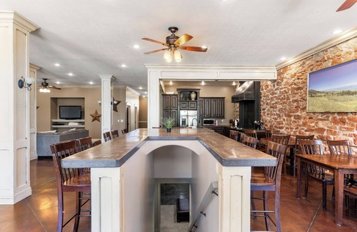Laketown Casa | Laketown Lodge (Sleeps 30+)