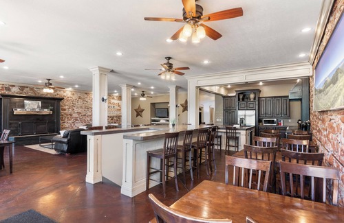 Laketown Casa | Laketown Lodge (Sleeps 30+)