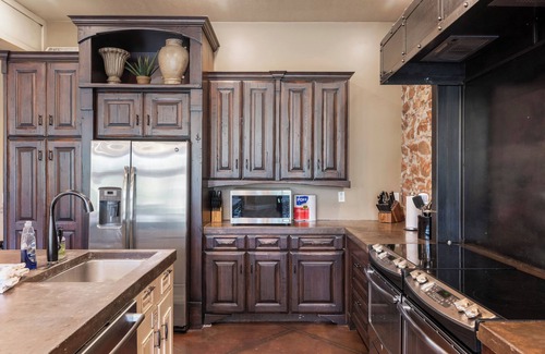 Laketown Casa | Laketown Lodge (Sleeps 30+)