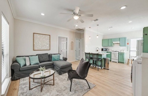 Rowlett Casa | Lakeview 2BR/1B Guest Home with Hot Tub