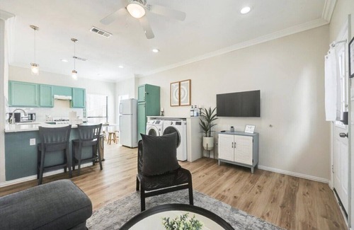 Rowlett Casa | Lakeview 2BR/1B Guest Home with Hot Tub