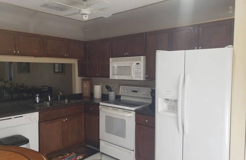 Greenacres Casa | LakeView 3/2 Single Family Home up to 6 people