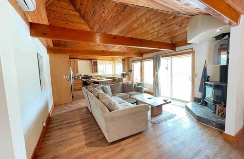 Concow Casa | Lakeview 4 Acres-Zipline, Playfort near Waterfalls, Hiking, Fishing