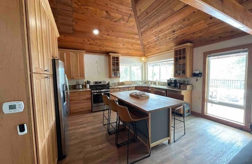 Concow Casa | Lakeview 4 Acres-Zipline, Playfort near Waterfalls, Hiking, Fishing