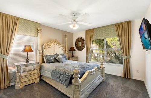 Bellavida Casa | Lakeview 6-Bedroom Retreat with Game Room, Private Pool, Spa & Resort Amenities - Ideal for Families & Groups