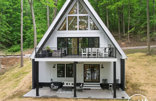 Logan Casa | Lakeview A-Frame Oasis in Hocking Hills --Sleeps 15