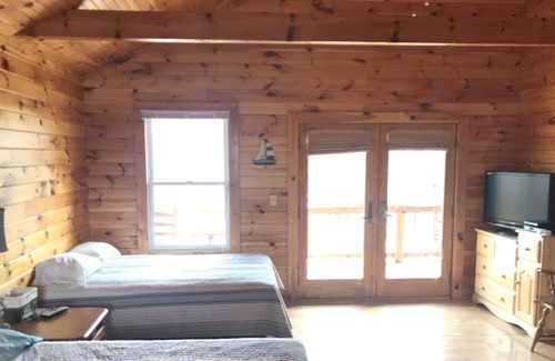 Allons Cabina | Lakeview Cabin at Marina on Dale Hollow Lake near Standing Stone State Park