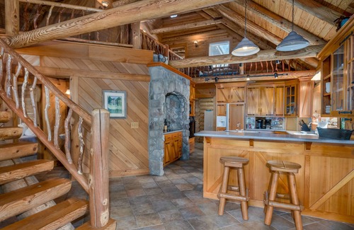 Northport Cabina | Lakeview Cabin Escape: Your Serene Waterside Retreat