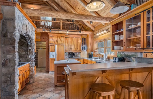 Northport Cabina | Lakeview Cabin Escape: Your Serene Waterside Retreat
