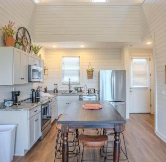 Sevierville Casa | Lakeview Cabin, Hot Tub, Game Rm