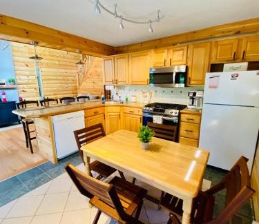 Hamlin Casa | Lakeview Cabin in The Hideout