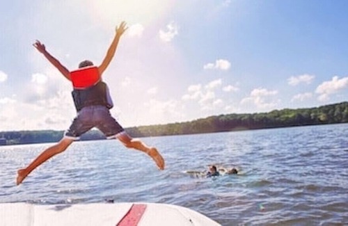 White Haven Cabina | Lakeview Cabin of Lake Ag-mar sleeps 15 w/ Hot Tub