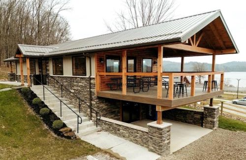 Scio Casa | Lakeview Cabin Perfect for Groups with Hot-Tub in Ohio