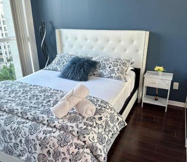 Fort York Apartamento | Lakeview Condo in Downtown with Free Parking.