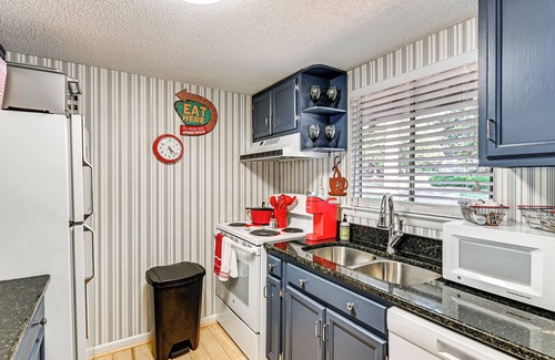 Pinehurst Condominio | Lakeview Condo w/ Resort Pool: 2 Miles to Golf!