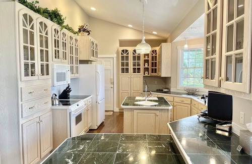 Carbondale Casa | Lakeview, Decks, Hot Tub, Community Pool, Walking Trails