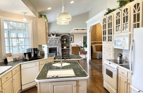 Carbondale Casa | Lakeview, Decks, Hot Tub, Community Pool, Walking Trails