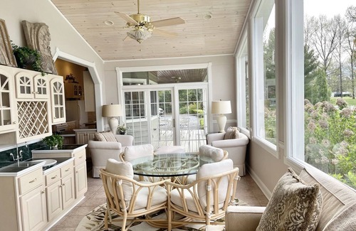 Carbondale Casa | Lakeview, Decks, Hot Tub, Community Pool, Walking Trails