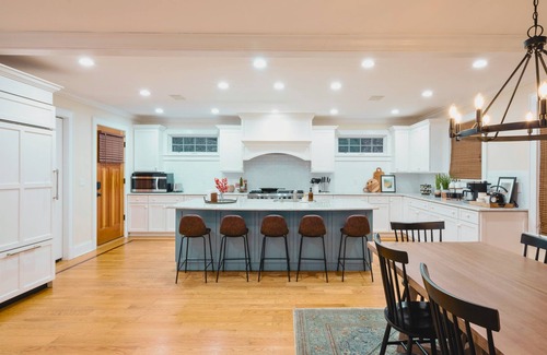 Danbury Casa | Lakeview Estate - Chef's Kitchen - NYC Getaway