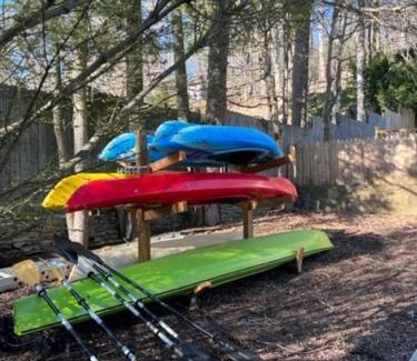 New Fairfield Chalet De Esquí | Lakeview, Fire-Pit, Private Beach, Grill