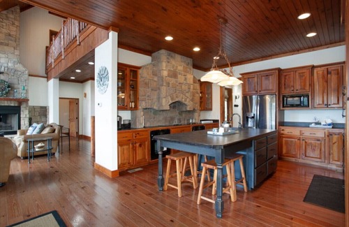 Dandridge Cabina | Blessed Getaway: Hot Tub+Theater+LakeView+GAMES!