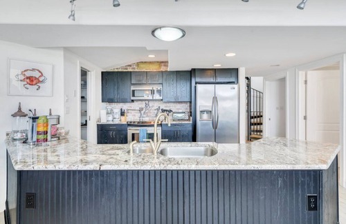 Lake Shore - Lake Vista Casa | Lakeview Gem: 3BR, 2.5BA Home. Private Pool, Marina and Lakefront Views - Perfect for Families