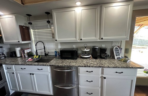 Newport Casa | Lakeview Getaway with Stunning Sunsets with lake access